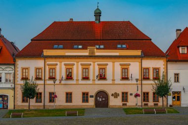 Bardejov, Slovakya 'daki ana meydanda renkli evler.