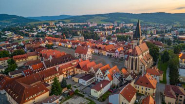 Slovakya 'da Bardejov' un günbatımı manzarası.