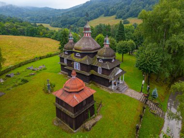 Tanrının Annesini Koruma Tapınağı, Nizny Komarnik, Slovakya.