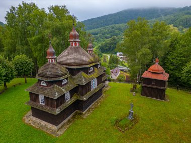 Tanrının Annesini Koruma Tapınağı, Nizny Komarnik, Slovakya.