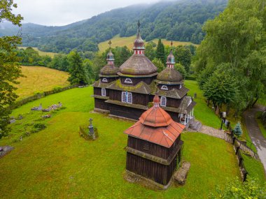 Tanrının Annesini Koruma Tapınağı, Nizny Komarnik, Slovakya.