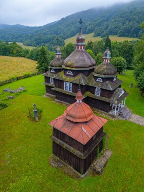 Tanrının Annesini Koruma Tapınağı, Nizny Komarnik, Slovakya.