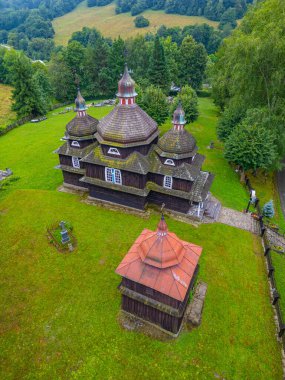 Tanrının Annesini Koruma Tapınağı, Nizny Komarnik, Slovakya.