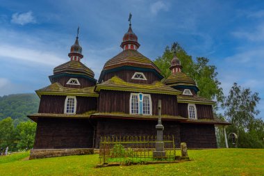 Tanrının Annesini Koruma Tapınağı, Nizny Komarnik, Slovakya.