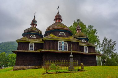 Tanrının Annesini Koruma Tapınağı, Nizny Komarnik, Slovakya.