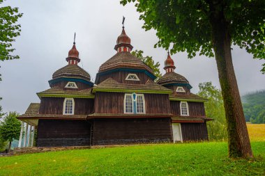 Tanrının Annesini Koruma Tapınağı, Nizny Komarnik, Slovakya.