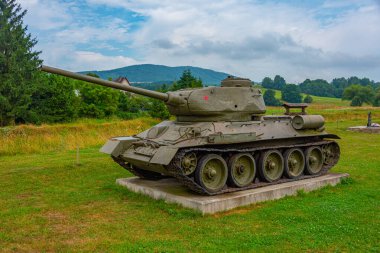 Kapisova Dukla 'daki T-34 tankı Slovakya' da.