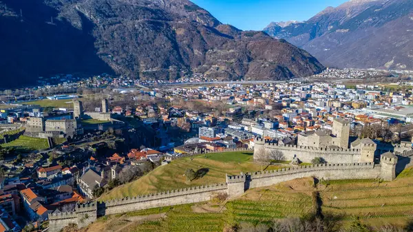Castello di Montebello, Switzerland ile Bellinzona Panorama Manzarası.