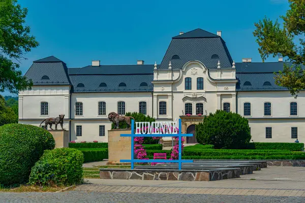 Slovakya 'daki Humenne Kalesi' nde yaz günü.