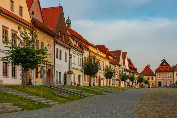 Bardejov, Slovakya 'daki ana meydanda renkli evler.