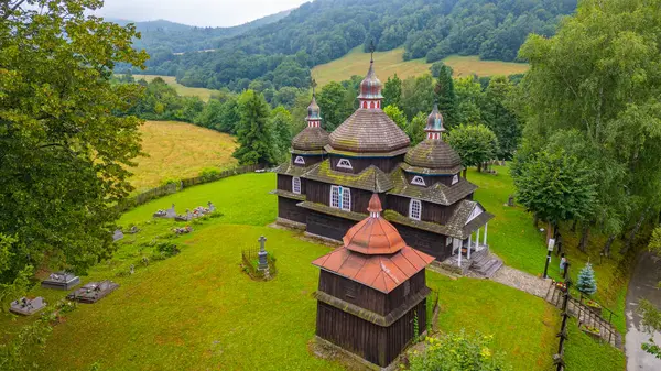 Tanrının Annesini Koruma Tapınağı, Nizny Komarnik, Slovakya.