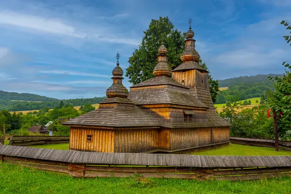 Meryem Ana 'nın Korunması Tapınağı, Mirola, Slovakya.