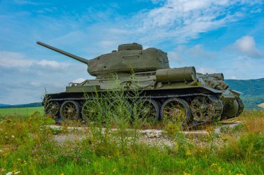 Dünya Savaşı tankı Slovakya 'daki Ölüm Vadisi' nde.
