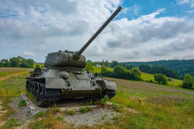 Dünya Savaşı tankı Slovakya 'daki Ölüm Vadisi' nde.