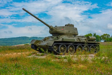 Dünya Savaşı tankı Slovakya 'daki Ölüm Vadisi' nde.
