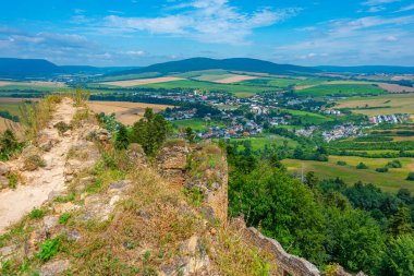 Zborov Kalesi Slovakya 'da bir yaz günü.