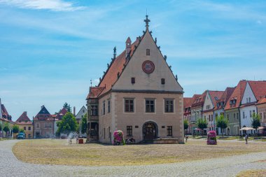 Bardejov, Slovakya 'da güneşli bir gün.