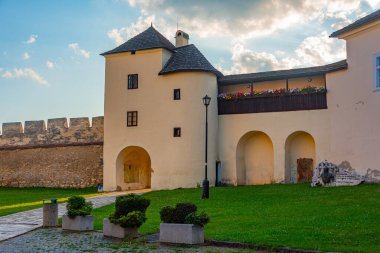 Slovakya 'da Spisska kapitülünün günbatımı görünümü.