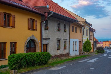 Levoca, Slovakya 'daki renkli evler.