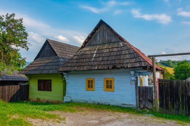 Geleneksel Slovakya köyünde yaz günü. Görüntü