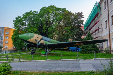 Li-2 uçağı Banska Bystrica açık hava askeri müzesi, Slovakya.IMAGE