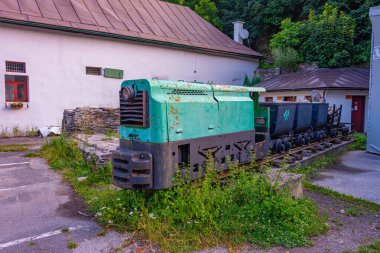 Slovakya 'daki Spania Dolina' da eski bir maden treni.