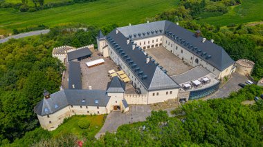 Slovakya 'daki Viglas şatosunun panorama manzarası.