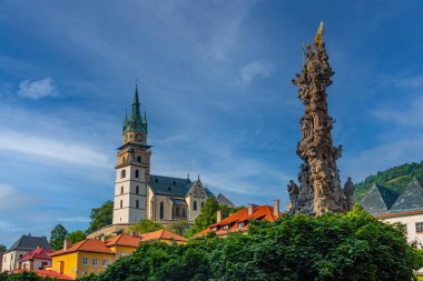 Kremnica Kalesi ve Slovakya 'daki veba kolonu.