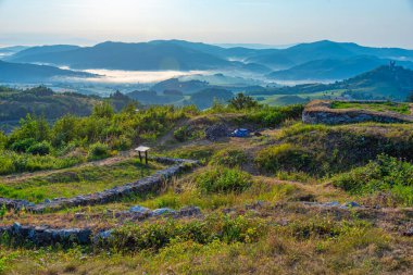 Slovakya 'daki Banska Stiavnica' daki Glanzenberg şatosunun kalıntıları.