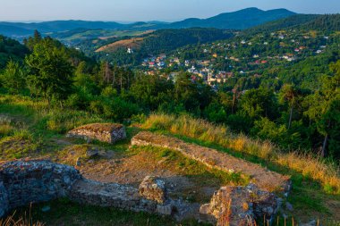 Slovakya 'daki Banska Stiavnica' daki Glanzenberg şatosunun kalıntıları.