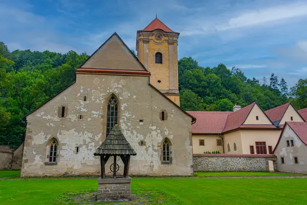 Slovakya 'daki Kızıl Manastır Manastırı Görüntüsü.