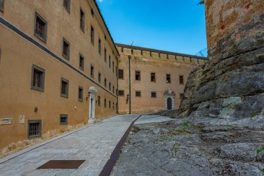 Slovakya 'daki Bojnice şatosunun avlusu.