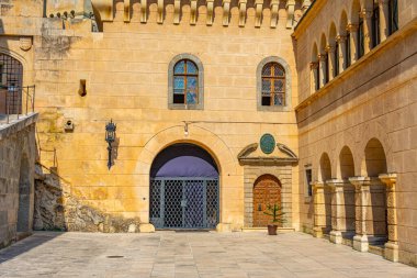 Slovakya 'daki Bojnice şatosunun avlusu.