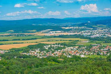 Slovak şehri Prievidzag 'ın panorama manzarası.
