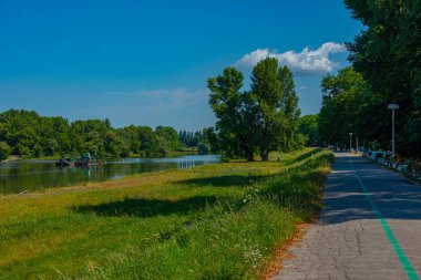 Slovakya 'da Piestany' de Riverside gezinti güvertesi.