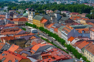 Trencin, Slovakya 'daki barış meydanının panorama görüntüsü.