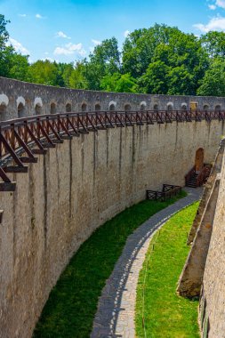 Slovakya 'daki Trencin şatosunun görüntüsü.