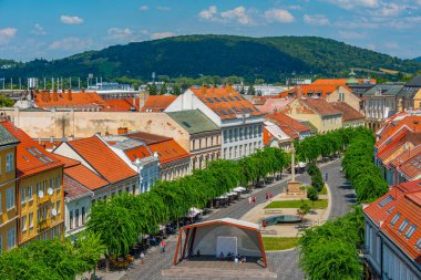 Trencin, Slovakya 'daki Mierove Namestie Meydanı Görünümü.