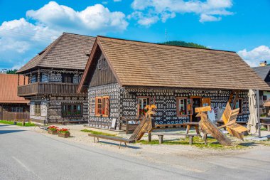 Cicmany, Slovakya 'daki tipik halk mimarisi.