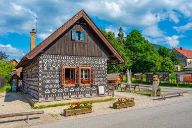 Cicmany, Slovakya 'daki tipik halk mimarisi.