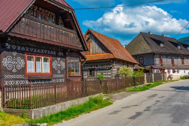 Cicmany, Slovakya 'daki tipik halk mimarisi.