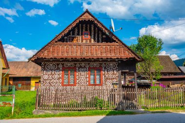 Cicmany, Slovakya 'daki tipik halk mimarisi.