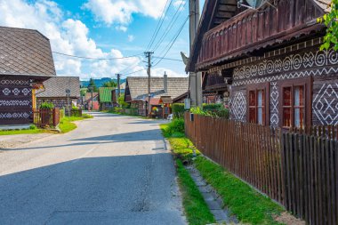 Cicmany, Slovakya 'daki tipik halk mimarisi.