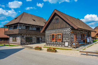 Cicmany, Slovakya 'daki tipik halk mimarisi.