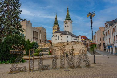 Slovakya 'nın Zilina kentindeki Andrej Hlinka Meydanı' nın gün doğumu manzarası.