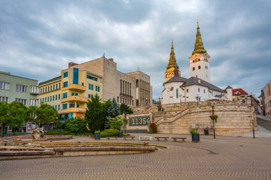 Slovakya 'nın Zilina kentindeki Andrej Hlinka Meydanı' nın gün doğumu manzarası.