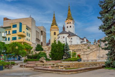 Slovakya 'nın Zilina kentindeki Andrej Hlinka Meydanı' nın gün doğumu manzarası.