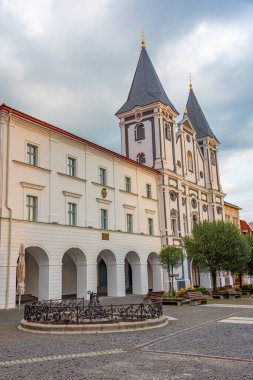 Zilina, Slovakya 'daki Marianske isim meydanının gün doğumu manzarası.