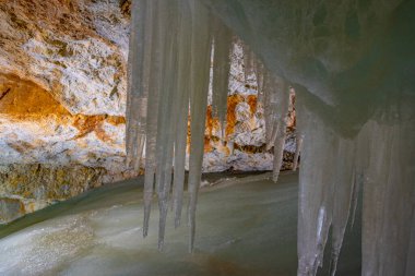 Slovakya 'daki Dobsinska buz mağarası.