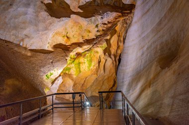 Slovakya 'daki Dobsinska buz mağarası.